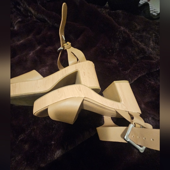 GUC Torrid Block Heel Sandals 6.5ww - Picture 2 of 7